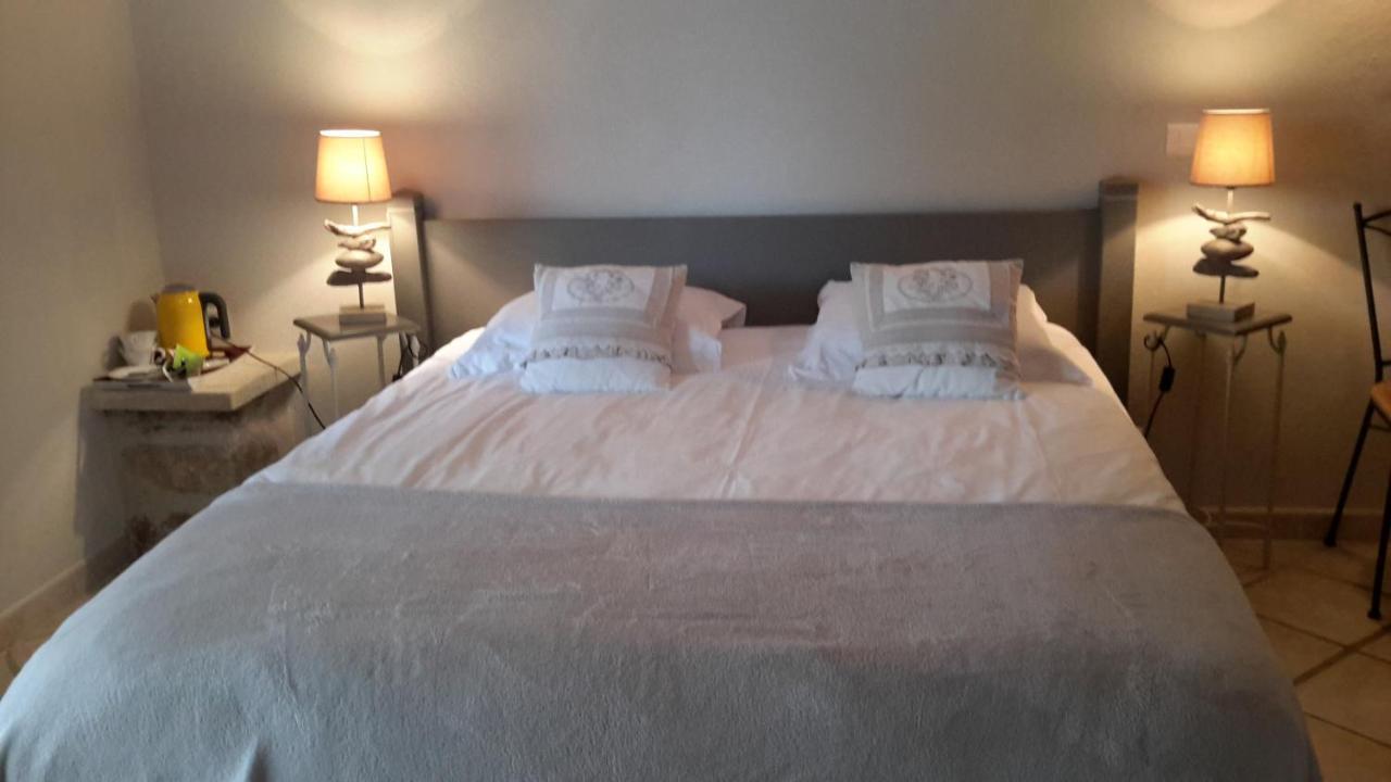 Chambres D'Hotes Le Vignoble Cucuron Exterior photo